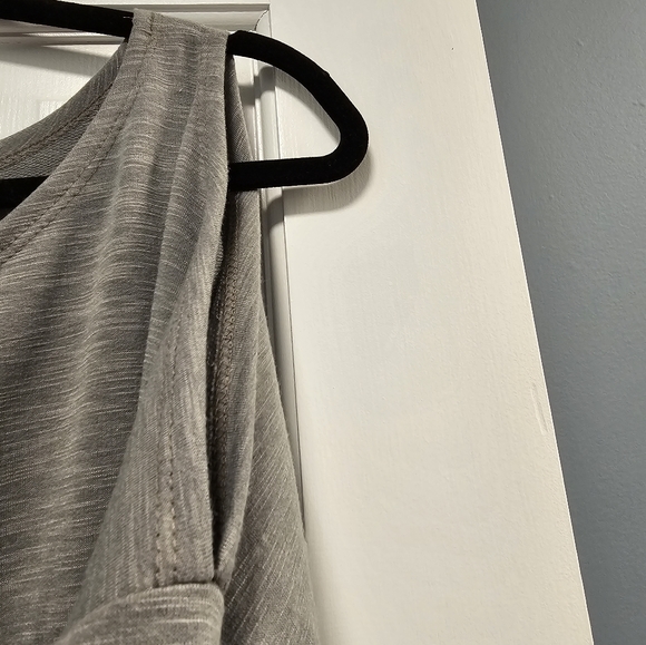 Fantastic Fawn cold shoulder shirt - Picture 4 of 5